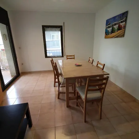 Apartament T4 A 100 Metres De La Roses